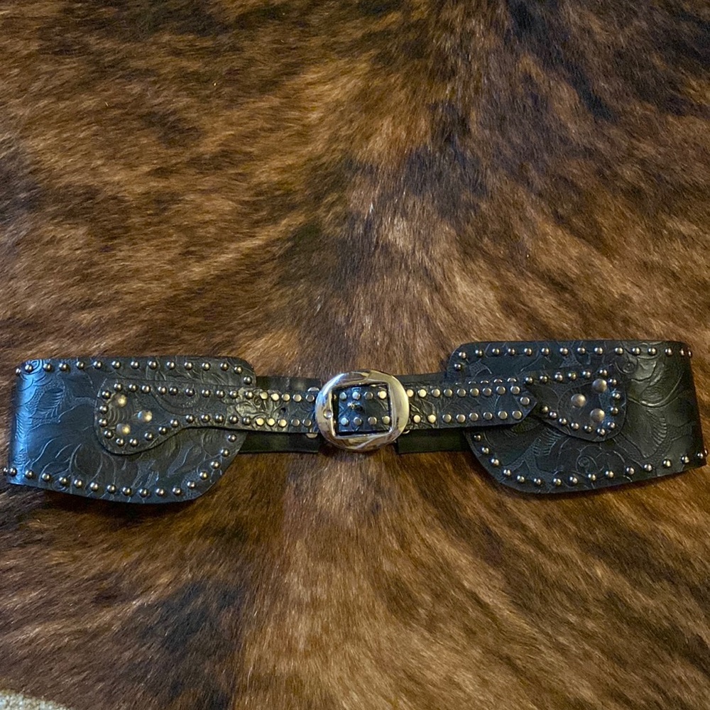Leather fashion belt.